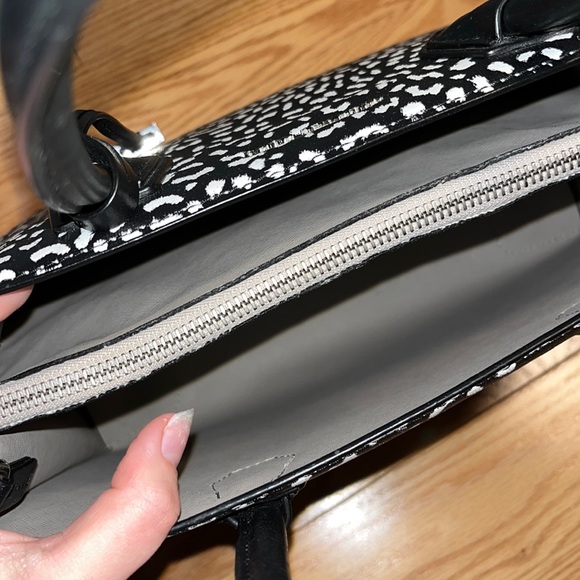 Michael Kors Mercer Leather Tote - Picture 6 of 8